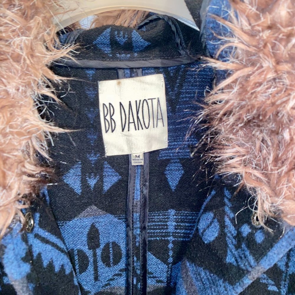BB Dakota Bostwick Aztec Southwest Faux Fur Hooded Toggle Coat - Picture 4 of 4